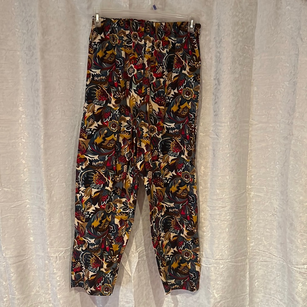 Super cute, high waisted trousers!